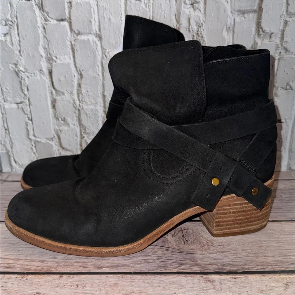 UGG 100% leather